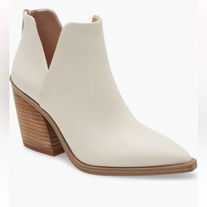 Vince Camuto Gigietta 9 M Fluff white cream leather bootie ankle boot
